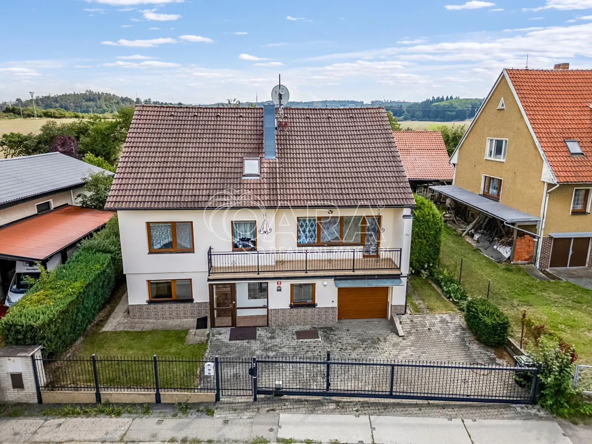 Prodej rodinného domu 307 m², pozemek 619 m²